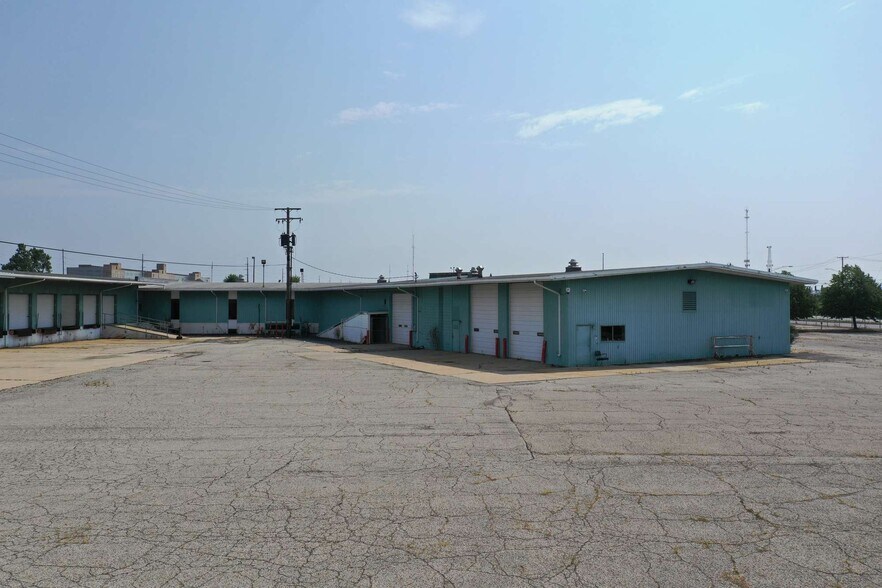 More Photos Of 815 W Sample St, South Bend Truck Terminal For Lease