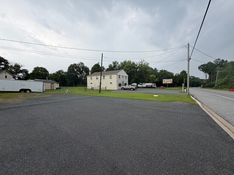 More Photos Of 3326 Forge Hill Rd, Street General Retail For Sale