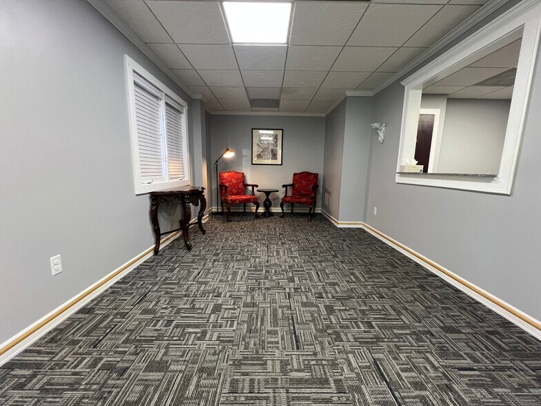 More Photos Of 1010 Ohio Pike, Cincinnati Medical For Sale