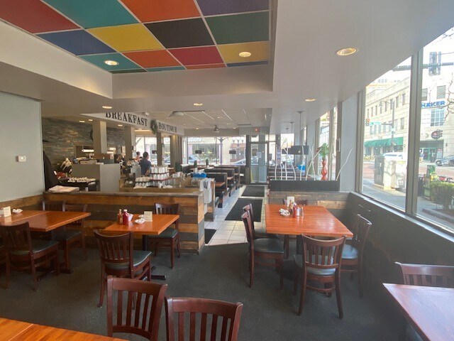 More Photos Of 134-138 N Marion St, Oak Park Storefront Retail Office For Lease