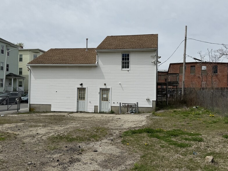 More Photos Of 44 Ellsworth St, Worcester Light Distribution For Sale
