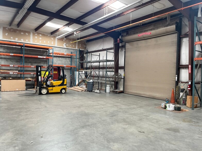 More Photos Of 7901 Benjamin Rd, Tampa Light Distribution For Lease