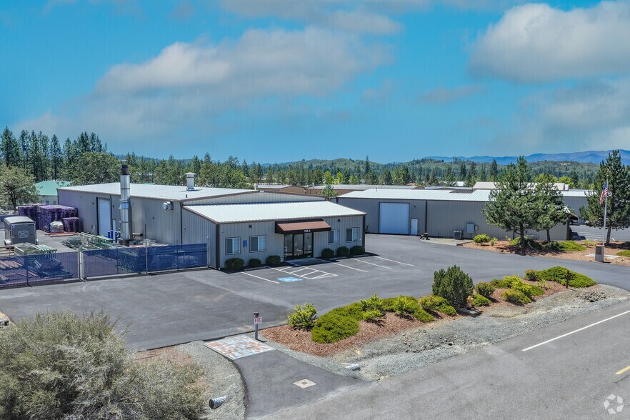 Primary Photo Of 325 Tech Way, Grants Pass Warehouse For Lease