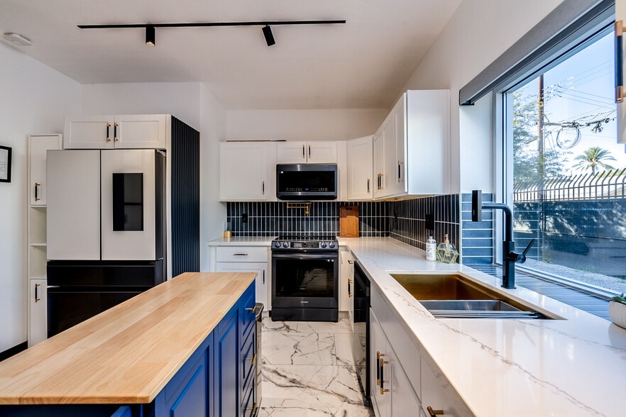 More Photos Of 1140 N Rosemont Blvd, Tucson Research And Development For Sale