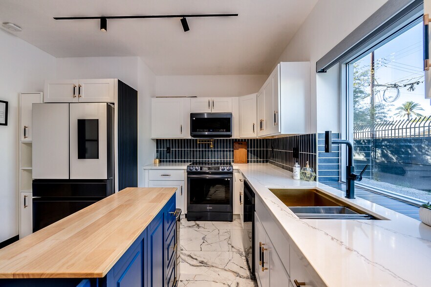 More Photos Of 1140 N Rosemont Blvd, Tucson Research And Development For Sale