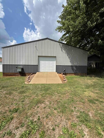 More Photos Of 2414 Batestown Rd, Danville Flex For Sale