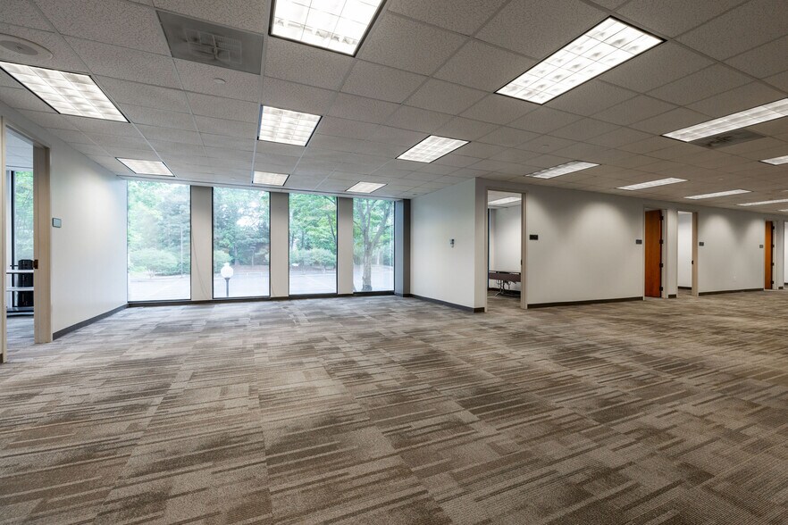 More Photos Of 56 Perimeter Ctr E, Atlanta Office For Lease
