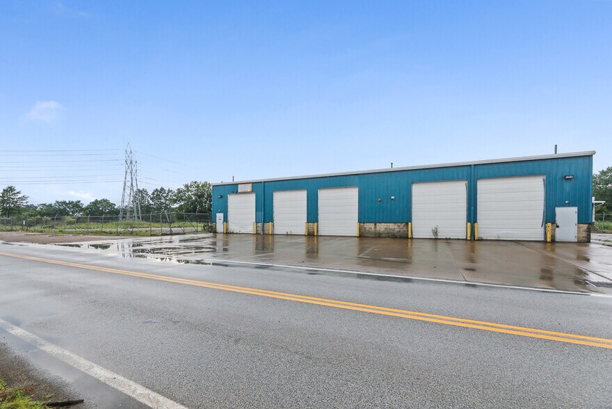 More Photos Of 37401 Stevens Blvd, Willoughby Flex For Lease