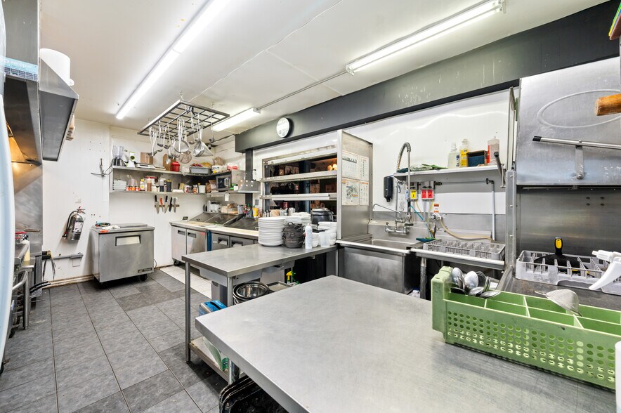 More Photos Of 150 Boul Des Bois-Francs S, Victoriaville Freestanding For Lease