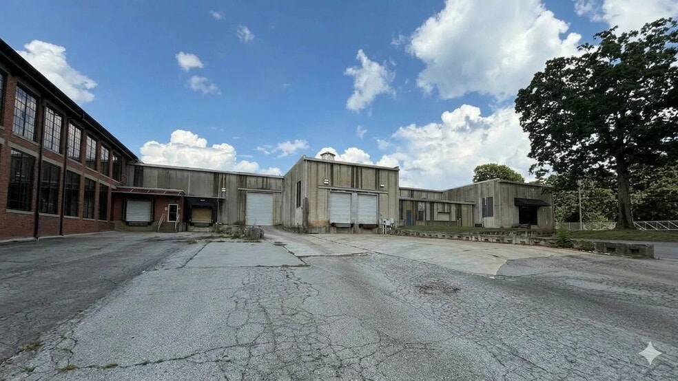 More Photos Of 136 2nd St, Monroe Distribution For Lease