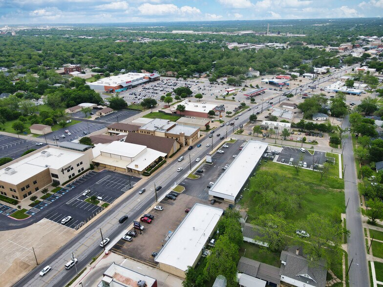 More Photos Of 713-725 W Henderson St, Cleburne General Retail For Sale