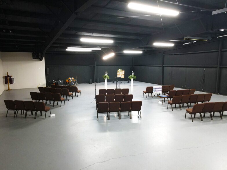 More Photos Of 3903 S Lamar Blvd, Oxford General Retail For Sale