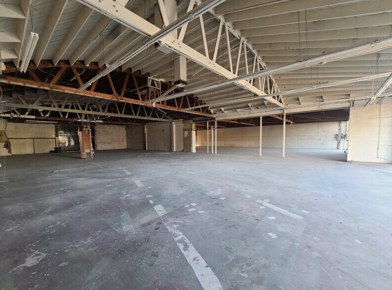 More Photos Of 5612-5616 Santa Monica Blvd, Los Angeles General Retail For Lease