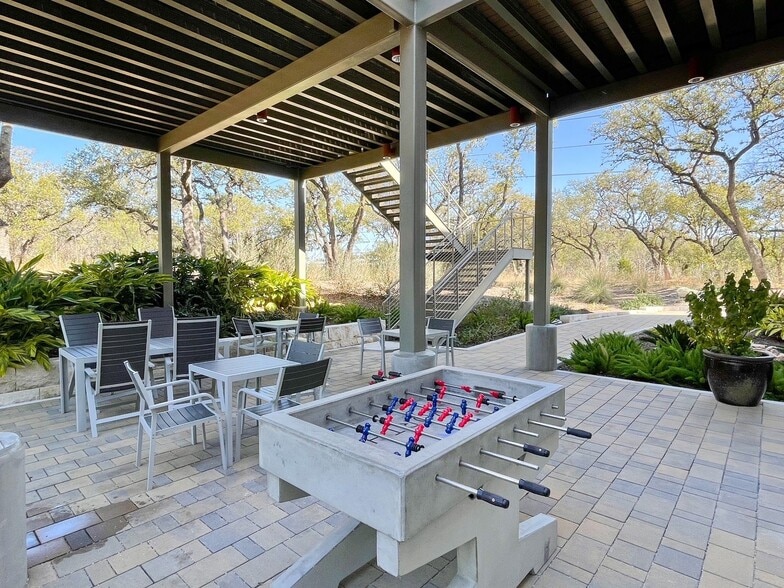 More Photos Of 2806 W Bitters Rd, San Antonio Unknown For Lease