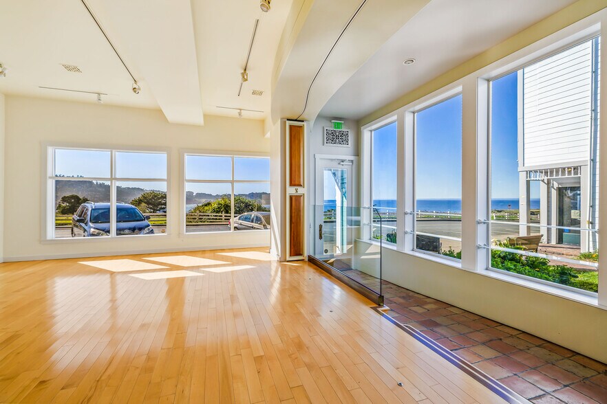 More Photos Of 45094 Main St, Mendocino General Retail For Sale