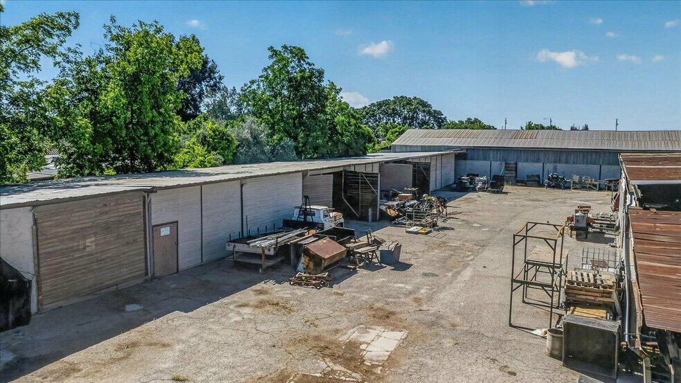 More Photos Of 708 N Pleasant Ave, Fresno Warehouse For Sale
