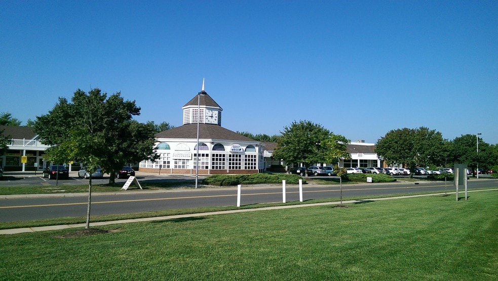 More Photos Of 1 Plaza Dr, Toms River General Retail For Lease
