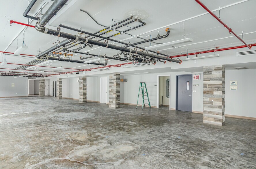 More Photos Of 5222 Roosevelt Ave, Woodside Apartments For Lease