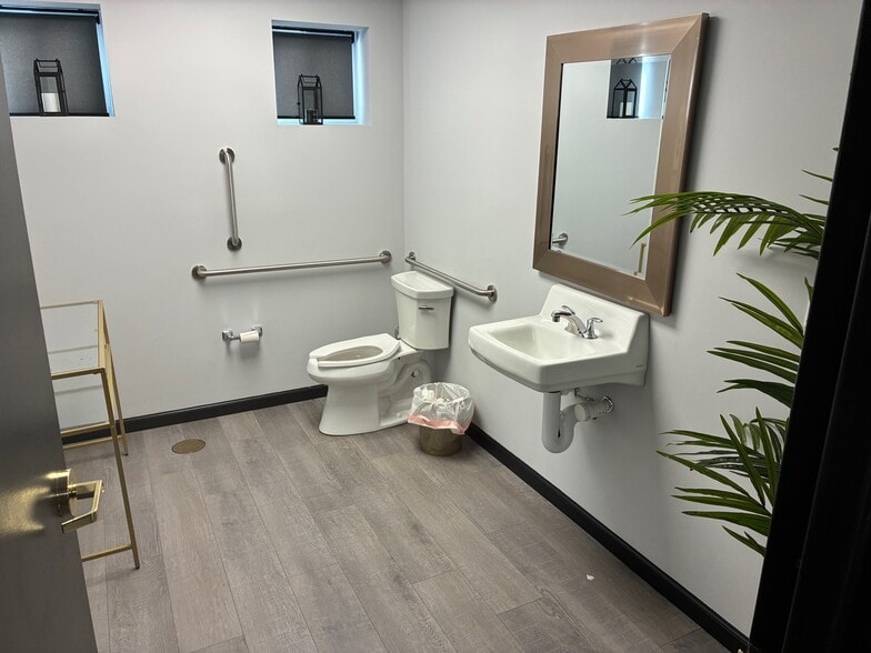 More Photos Of 245 Old Hook Rd, Westwood Office For Lease