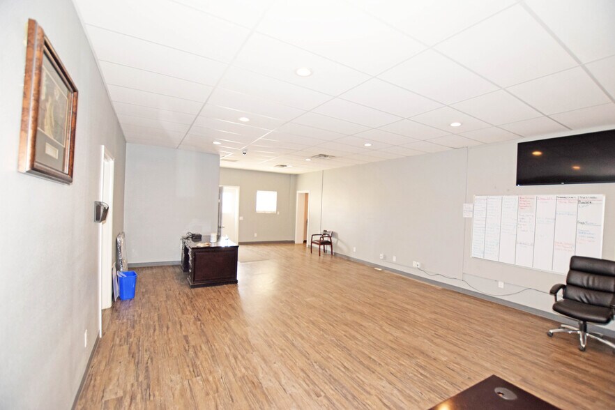 More Photos Of 10503 W County Rd 72, Midland Warehouse For Lease