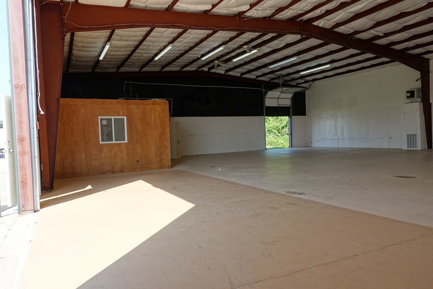 More Photos Of 19525 Wied Rd, Spring Warehouse For Lease