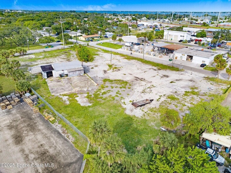 More Photos Of 1075 McClendon St, Melbourne Warehouse For Sale