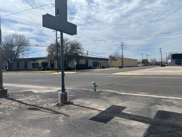 More Photos Of 802-806 N Gray St, Killeen Freestanding For Sale