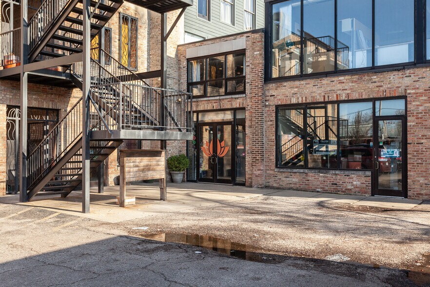 More Photos Of 2425 W 14th St, Chicago Loft Creative Space For Lease