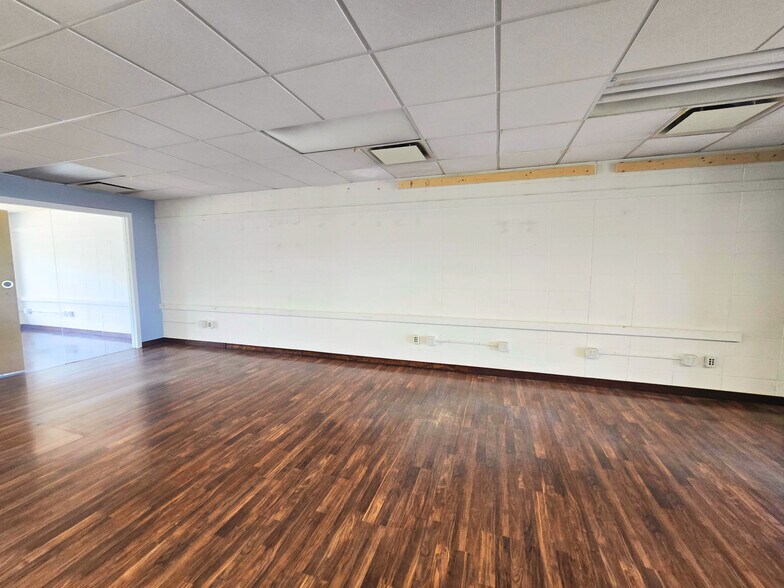 More Photos Of 7505 104th St, Edmonton Storefront Retail Office For Lease