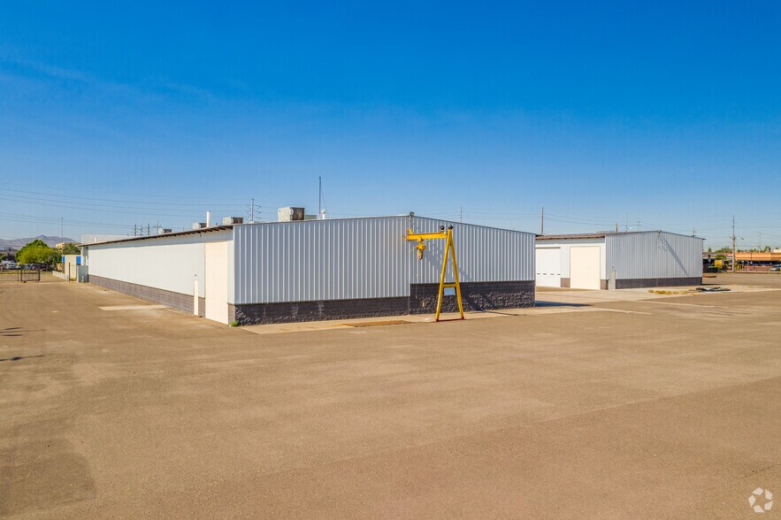 More Photos Of 2600 W McDowell Rd, Phoenix Service For Lease