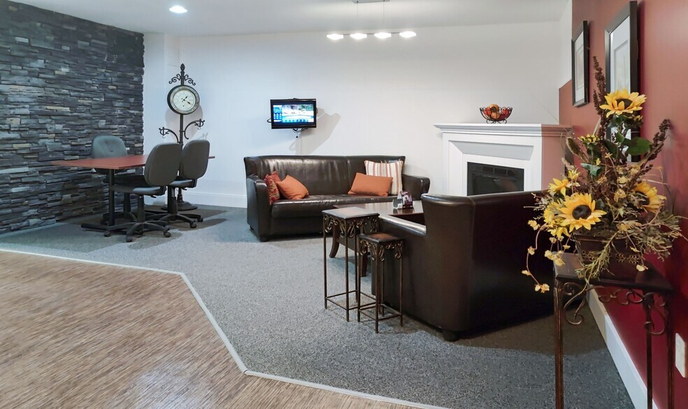 More Photos Of 640 3 St SE, Medicine Hat Coworking Space