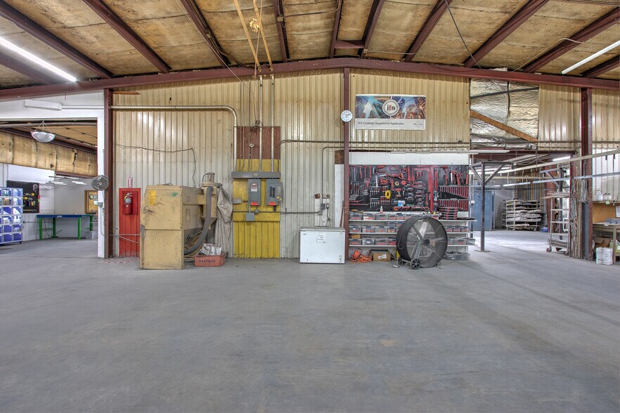 More Photos Of 106 Dunn Ave N, Hinckley Industrial For Lease