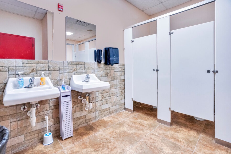 More Photos Of 500 Friday Rd, Cocoa Sports And Entertainment For Sale