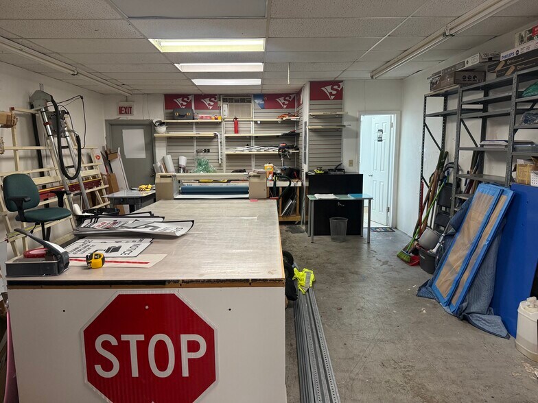 More Photos Of 6140 Hollywood Blvd, Hollywood Storefront For Sale
