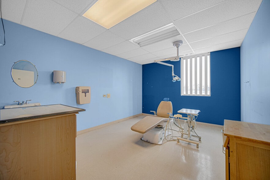 More Photos Of 134 W 111th St, Chicago Medical For Lease