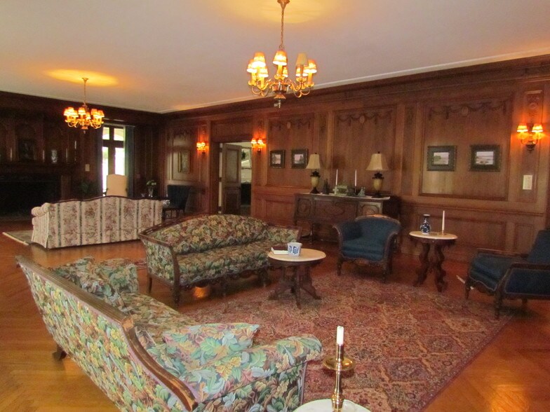 Primary Photo Of 1711 Hampden Blvd, Reading Hospitality For Sale