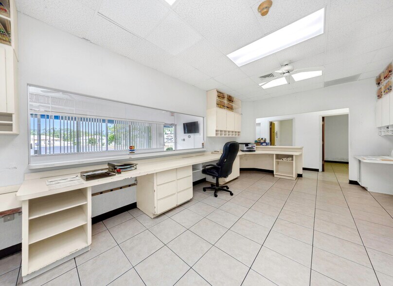 More Photos Of 655 N Indiana Ave, Englewood Medical For Sale