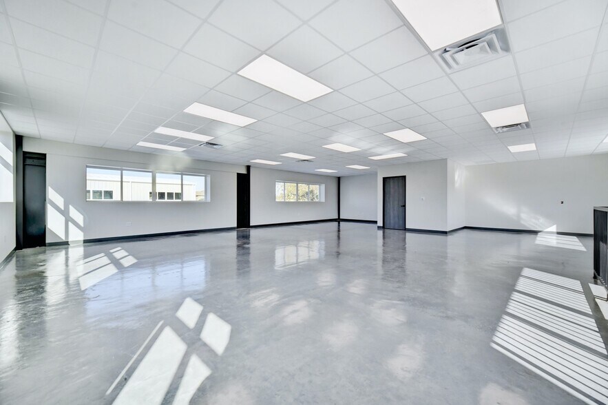 More Photos Of 11215 Conroy Ln, Austin Showroom For Lease