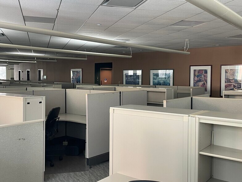 More Photos Of 11 Northeastern Blvd, Salem Office For Lease