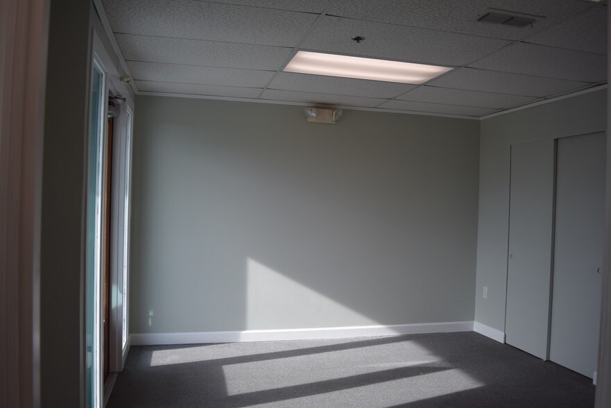 More Photos Of 1460 S McCall Rd, Englewood Medical For Sale