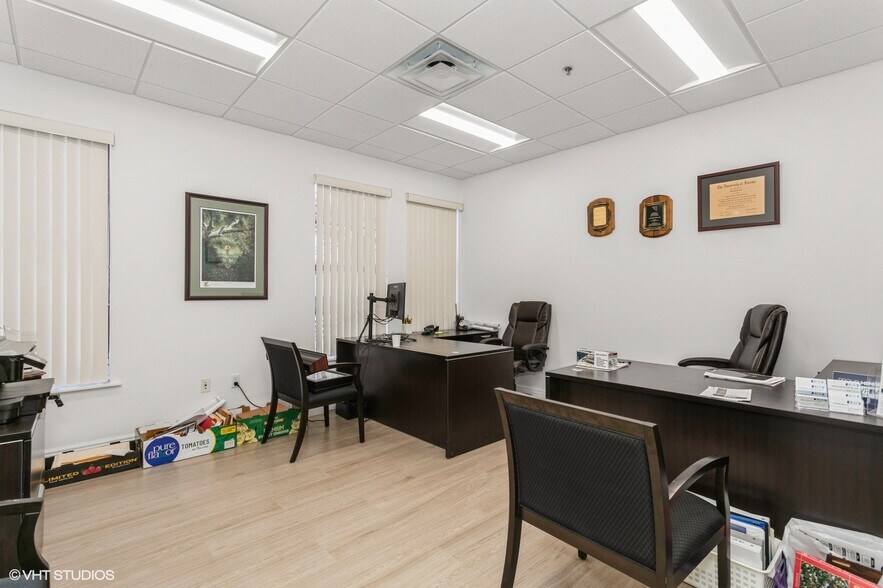 More Photos Of 2520 Tamiami Trl N, Nokomis Medical For Sale