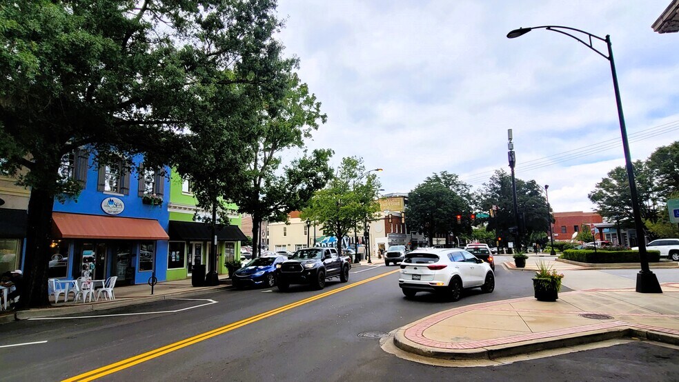 More Photos Of 714 S Main St, Greenville Storefront Retail Office For Lease