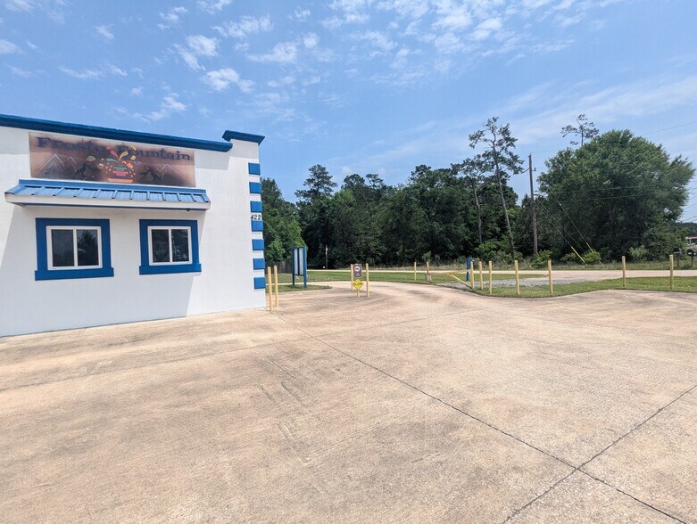 More Photos Of 422 N Lhs Dr, Lumberton Freestanding For Sale