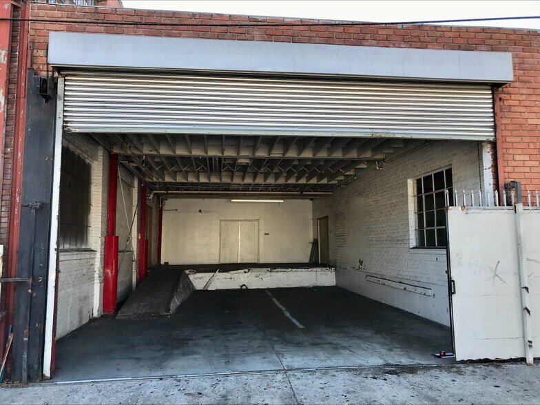 More Photos Of 2000-2010 W 62nd St, Los Angeles Warehouse For Sale