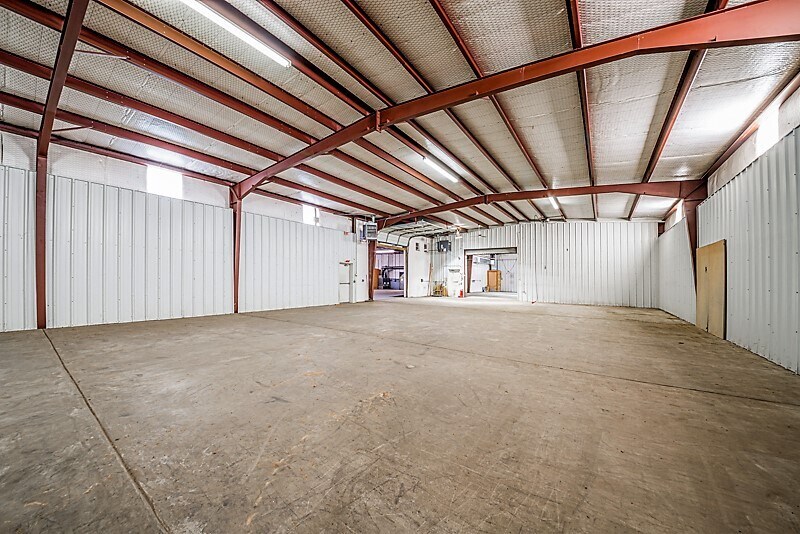 More Photos Of 730 E Eseco Rd, Cushing Warehouse For Sale