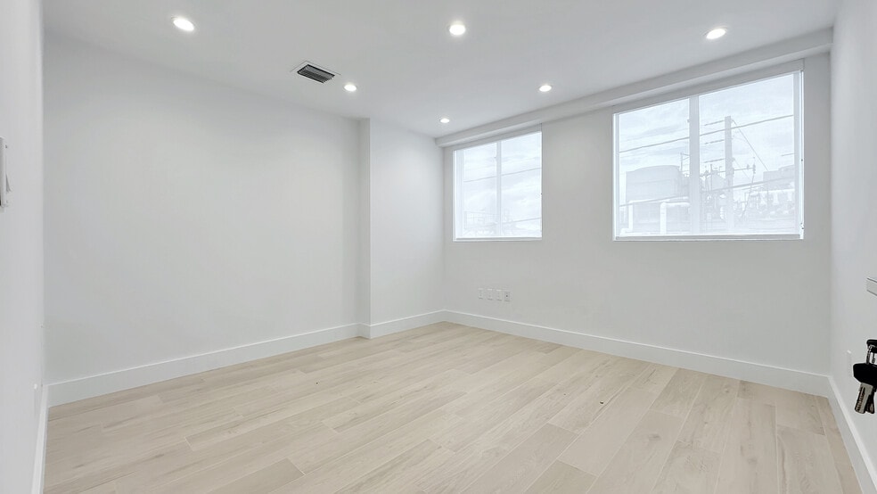 More Photos Of 6700 NE 2nd Ct, Miami Warehouse For Sale