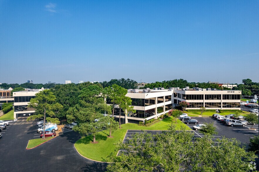 More Photos Of 2500 Tanglewilde St, Houston Office For Lease