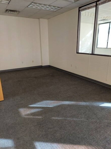 More Photos Of 1630 Main St, Longmont Storefront Retail Office For Lease