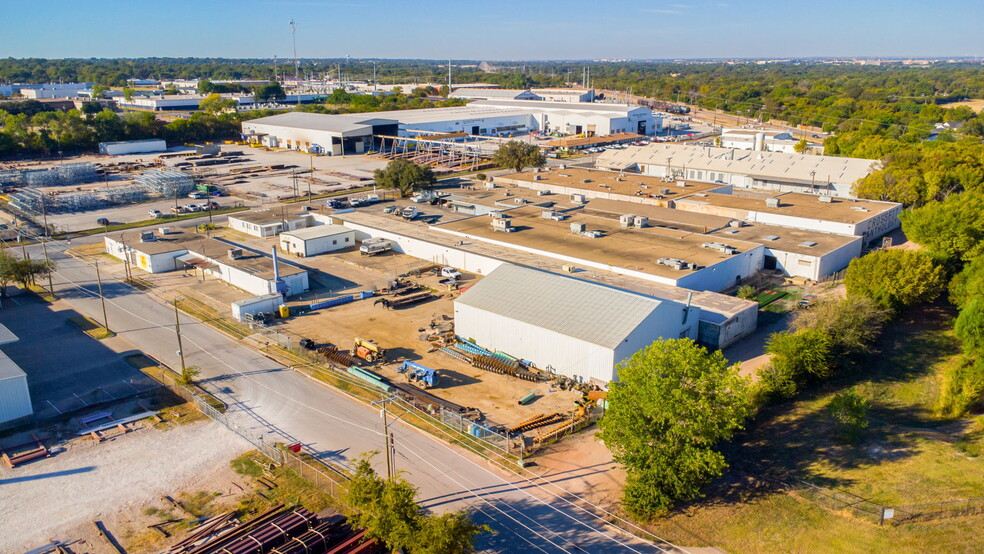 More Photos Of 2930 W Pafford St, Fort Worth Unknown For Lease