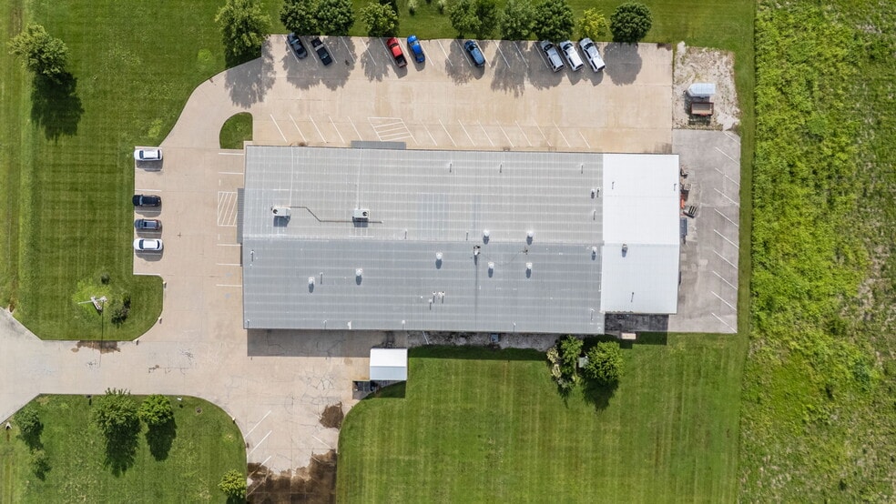 More Photos Of 900 W Miller Rd, Iola Manufacturing For Sale